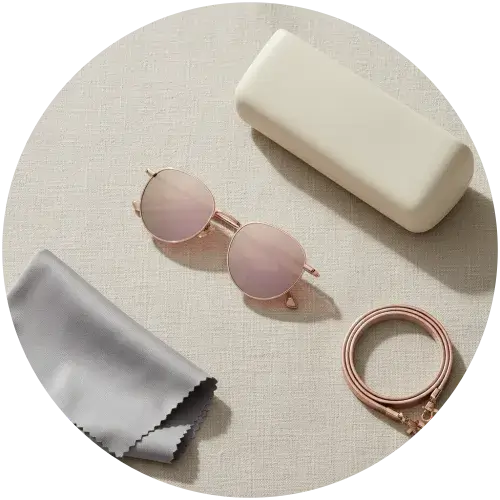 Sonnenbrillen-Pflege: Etui, Mikrofasertuch & Brillenband Verspiegelte Sonnenbrille mit Pflegezubehör – Schutzetui, Mikrofasertuch und Brillenband für lange Haltbarkeit und Schutz